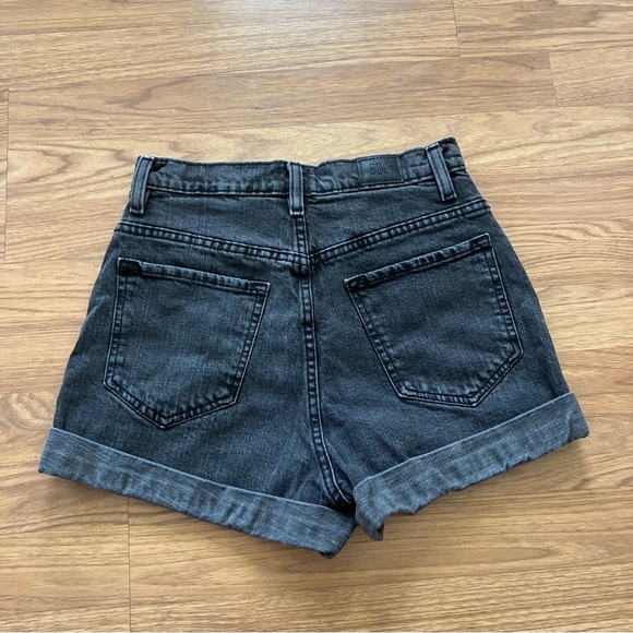 Urban Outfitters BDG Black Mom High-Rise Jean Shorts Cuffed Button Fly Size 26 - Picture 4 of 9